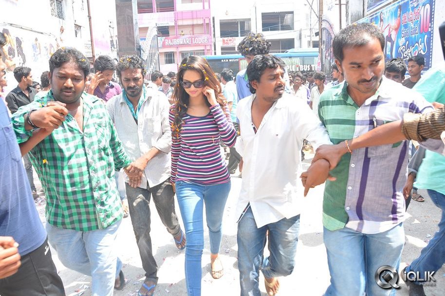 Pyaar-Mein-Padipoyane-Movie-Success-Tour